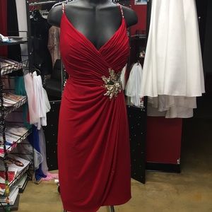 Mac Duggal Short Red Homecoming Dress
